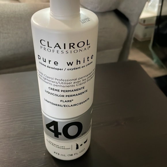 CLAIROL PURE WHITE DEVELOPER 40 vol. 16oz (473ml) and Clairol Professional BW2 - Picture 4 of 6